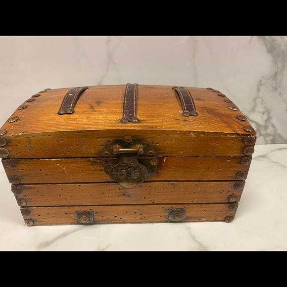 Authentic Indian Chest Decor - Picture 2 of 6